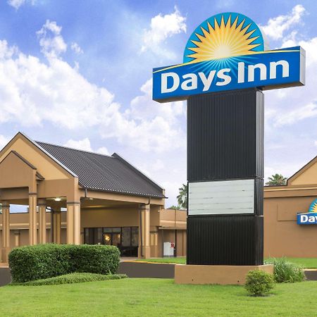 Days Inn & Suites By Wyndham Jennings Екстериор снимка