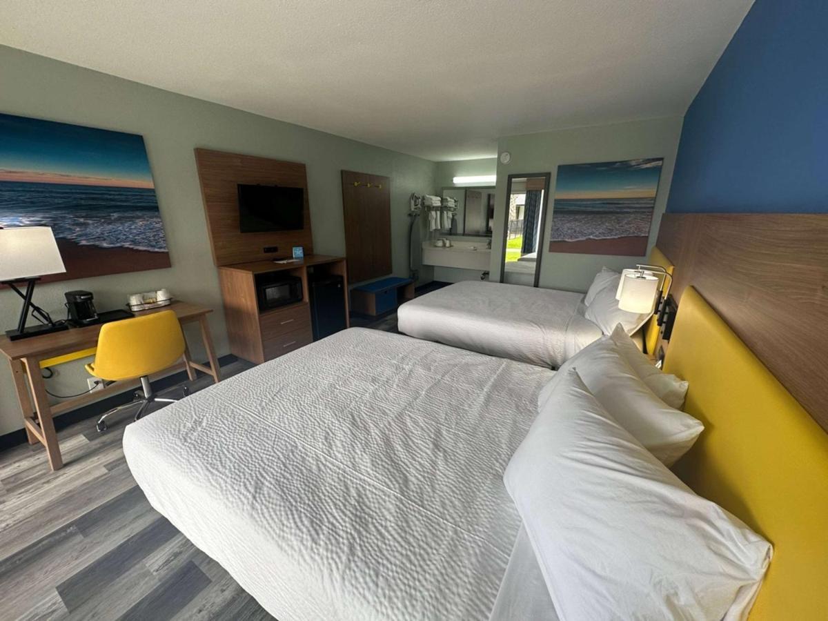 Days Inn & Suites By Wyndham Jennings Екстериор снимка