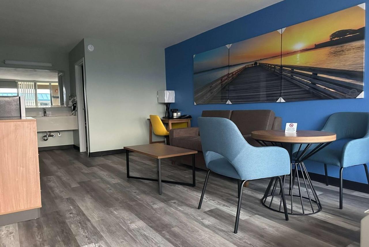 Days Inn & Suites By Wyndham Jennings Екстериор снимка
