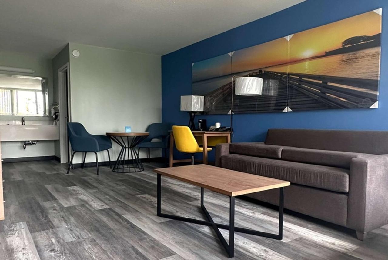 Days Inn & Suites By Wyndham Jennings Екстериор снимка