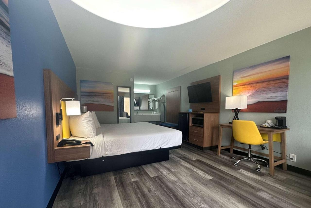 Days Inn & Suites By Wyndham Jennings Екстериор снимка