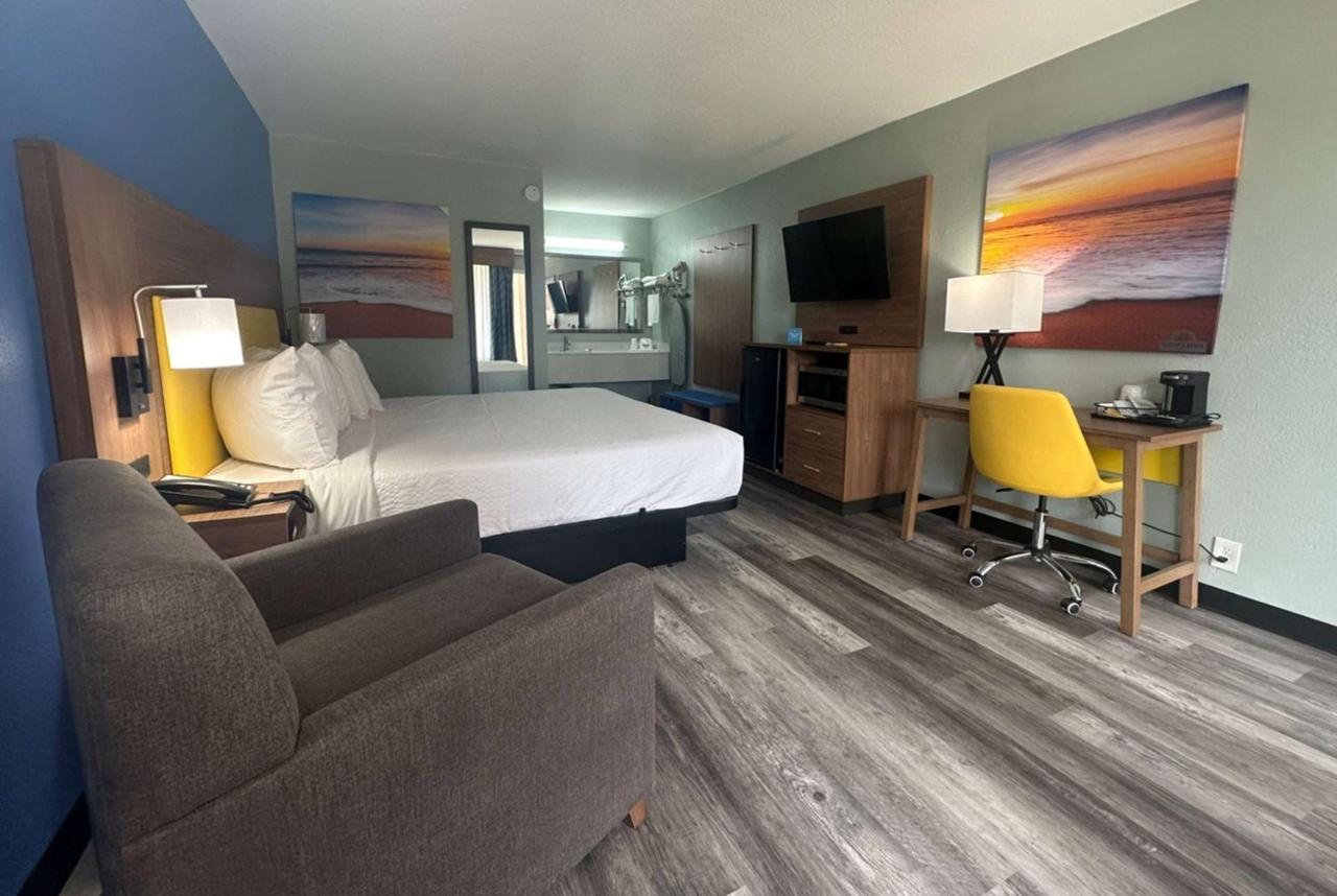 Days Inn & Suites By Wyndham Jennings Екстериор снимка
