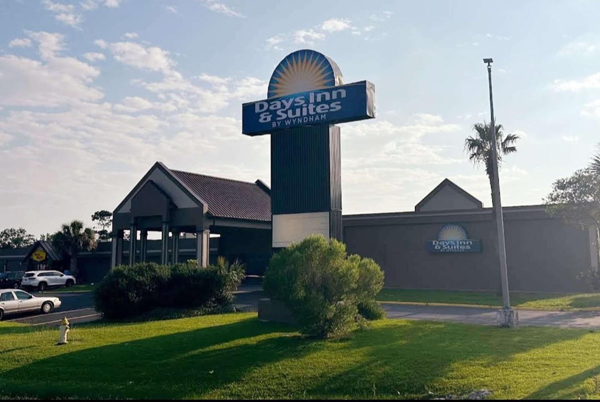 Days Inn & Suites By Wyndham Jennings Екстериор снимка